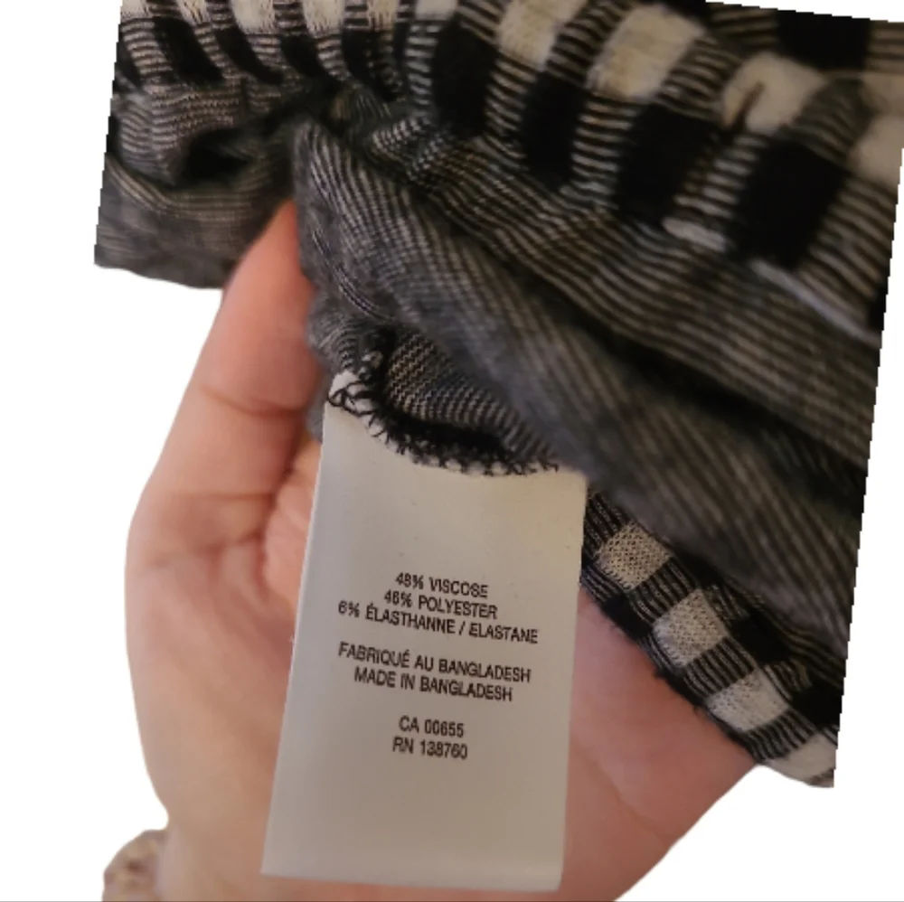 Signature Reitmans Plaid Long Sleeve V Neck Top - Picture 5 of 8